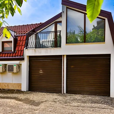 Case de vacanță докторската къща *
